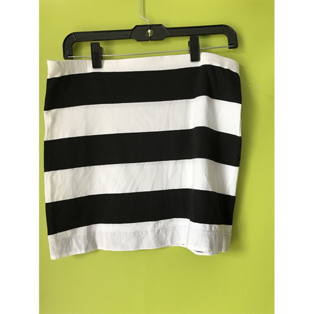 H&M Basic White Black Horizontal Striped Skirt M - image 4